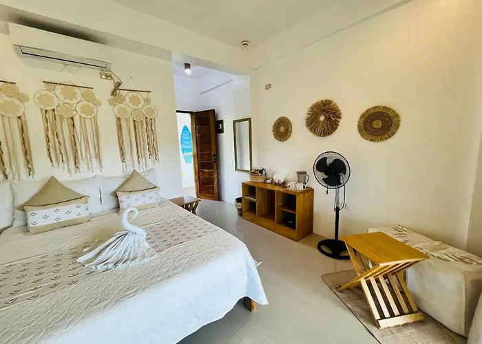 La Palapa Inn Port Barton
