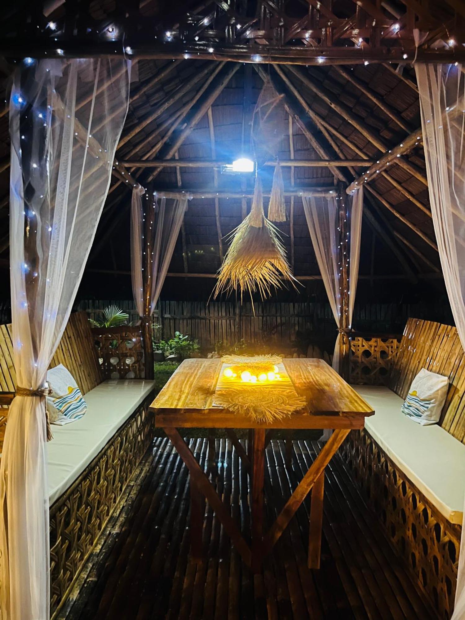 La Palapa Port Barton *