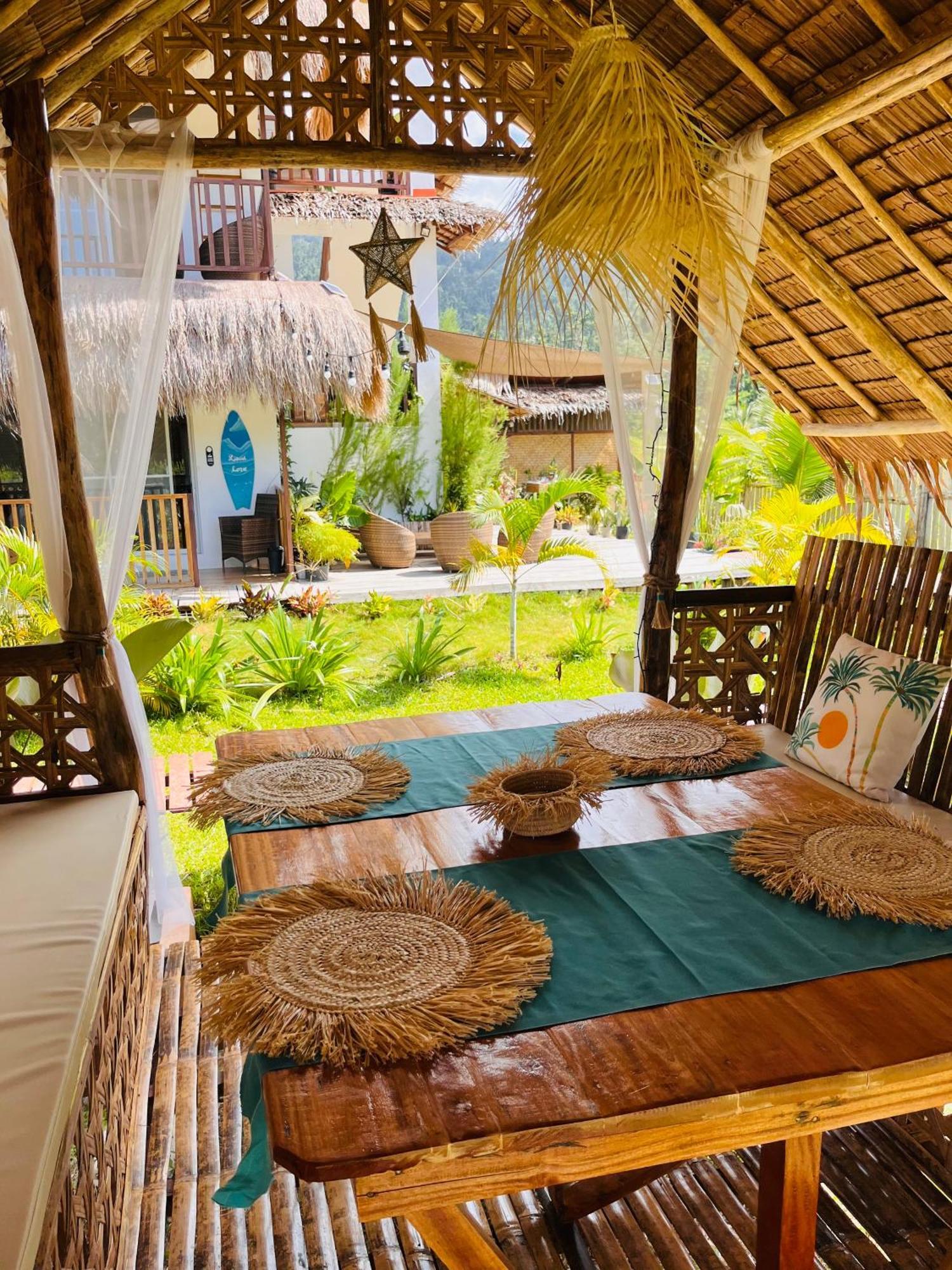Guest house La Palapa Port Barton *