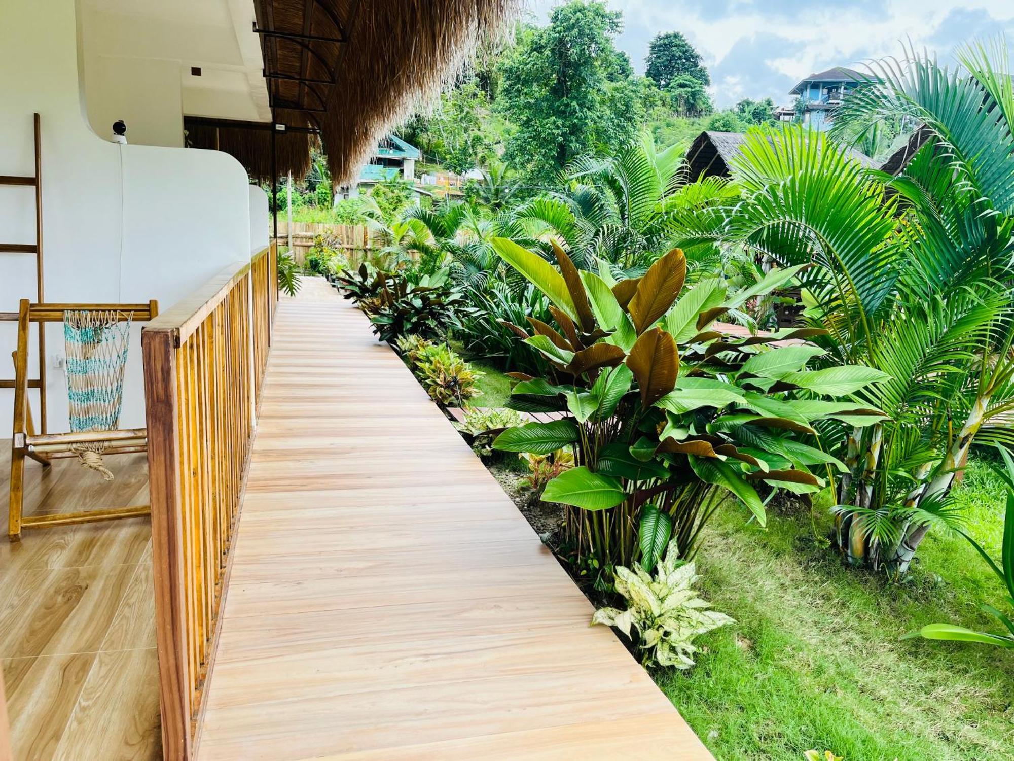 La Palapa Port Barton Guest house *
